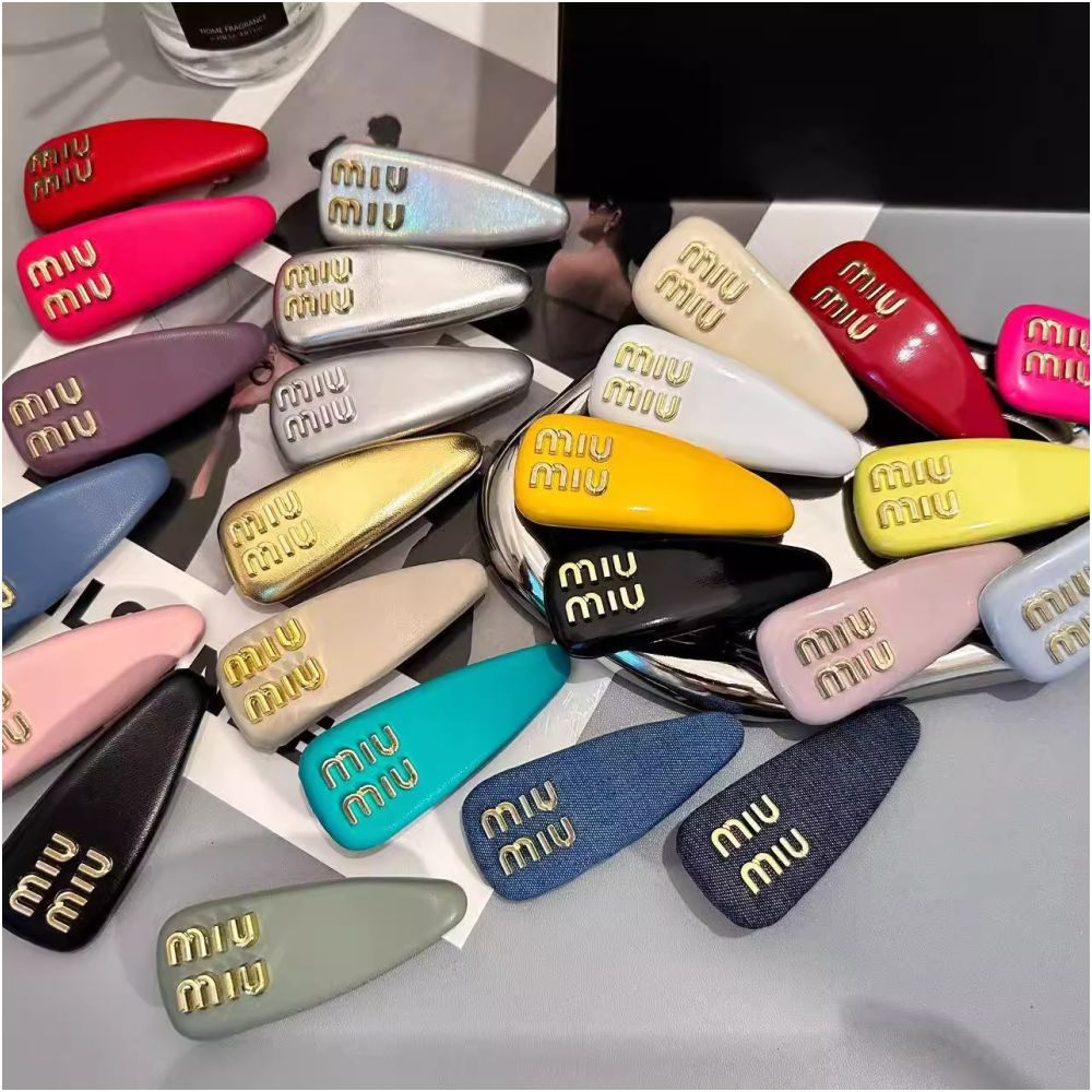 Miu textured metal logo leather bread shaped hair clip spring clip BB clip duckbill clip exquisite fashionable retro trend image 0
