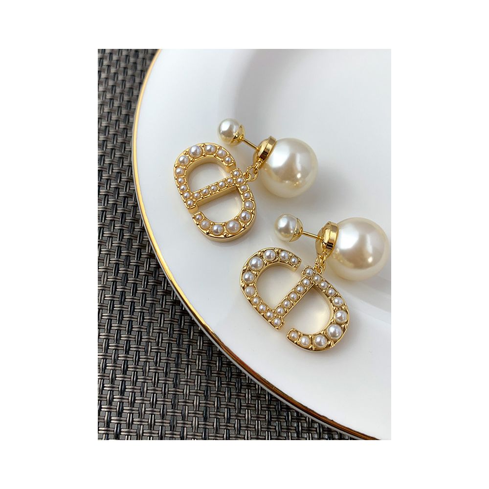 Large letter front and back style CD pearl stud earrings for women a popular online trend a niche design from D brand high end celebrity style earrings image 0