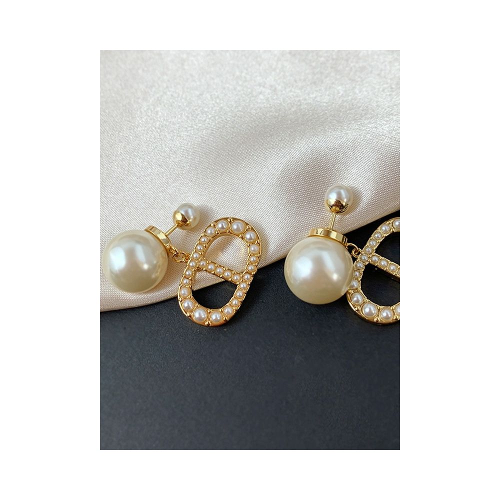 Large letter front and back style CD pearl stud earrings for women a popular online trend a niche design from D brand high end celebrity style earrings image 2